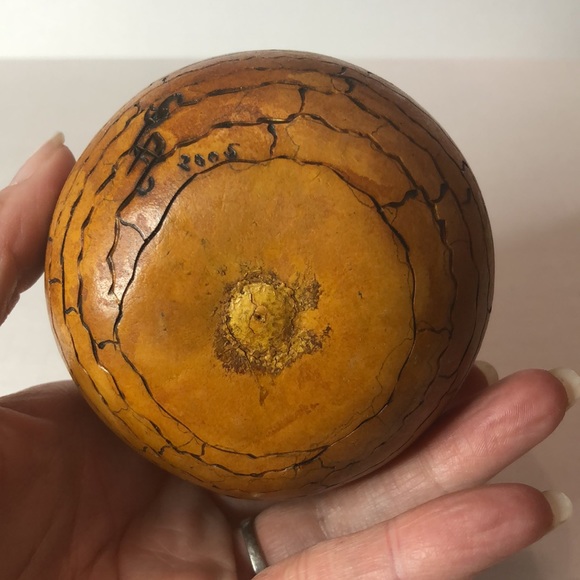 Artisan Carved Hand Painted Gourd Brick and Pansies Signed SLA 2005 - Picture 6 of 6